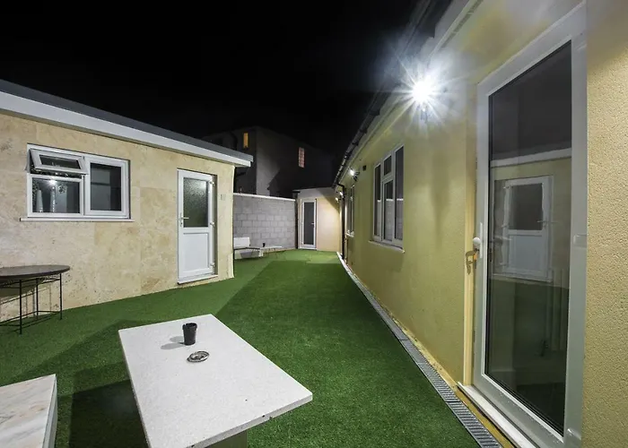 Ta House