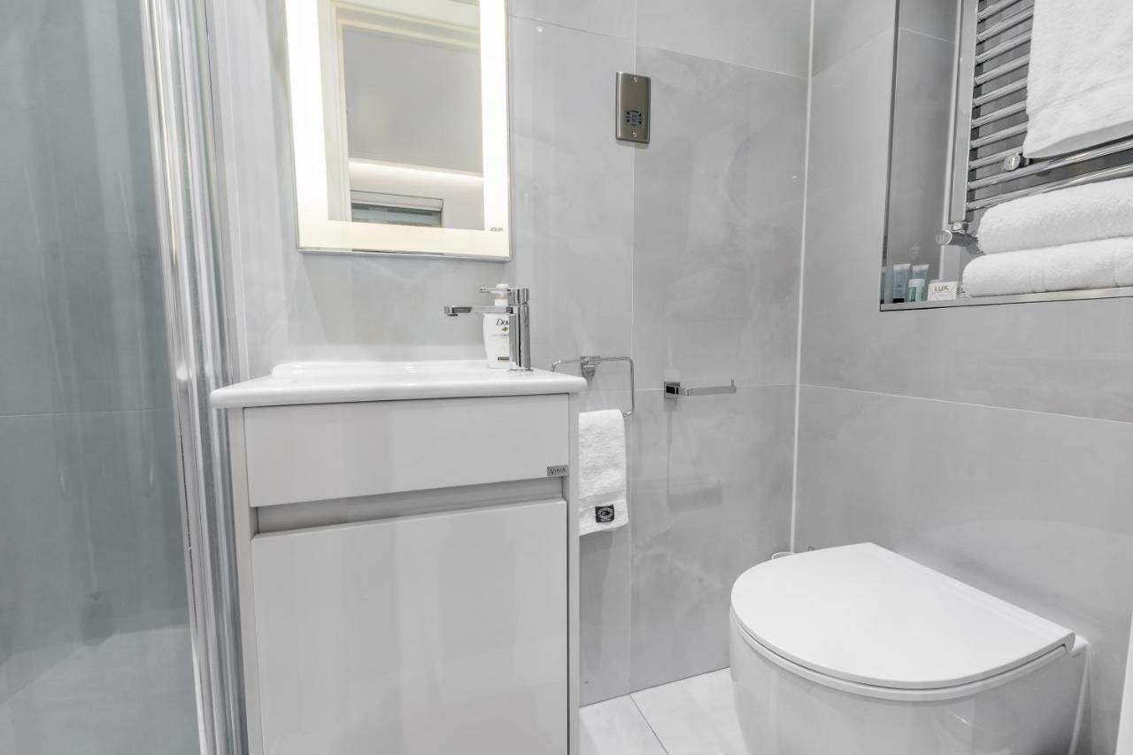 Ta House Guest house Edgware